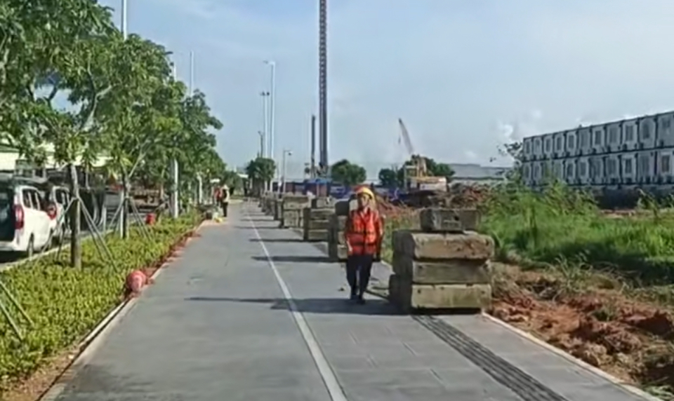 舊圍擋基礎塊回收，綠色施工再提速